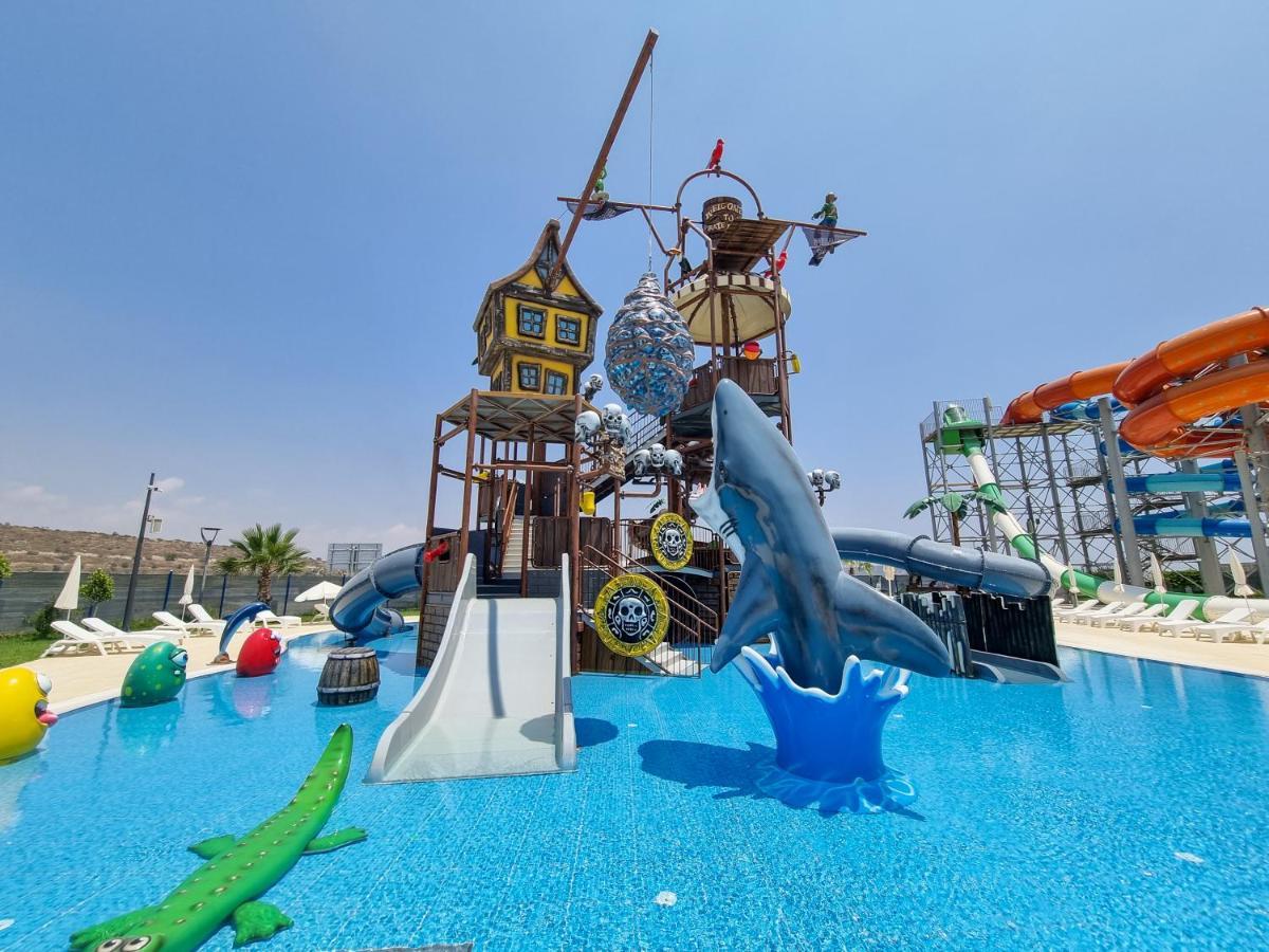 Holiday Stay With Aqua Park In Isabella, Caesar Blue Resort, Lunch Till 4Pm, Spa, Gym And Kids Club Gastria Dış mekan fotoğraf